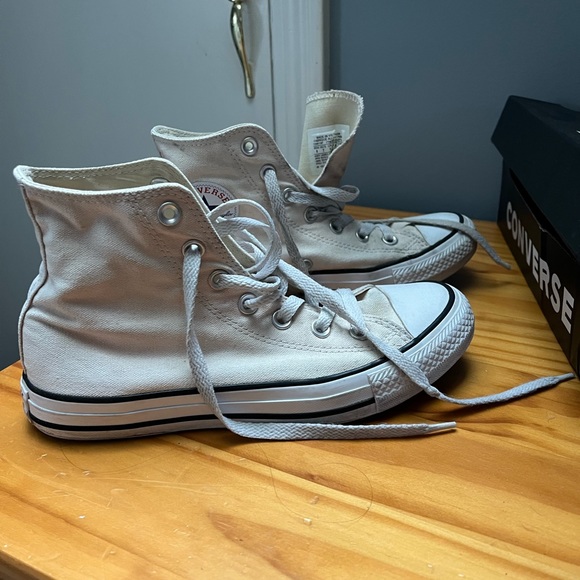 LIMITED EDITION Blush Pink Converse - Picture 7 of 8